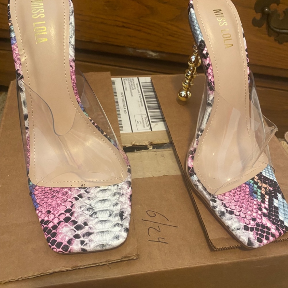 Shoes - Picture 6 of 16